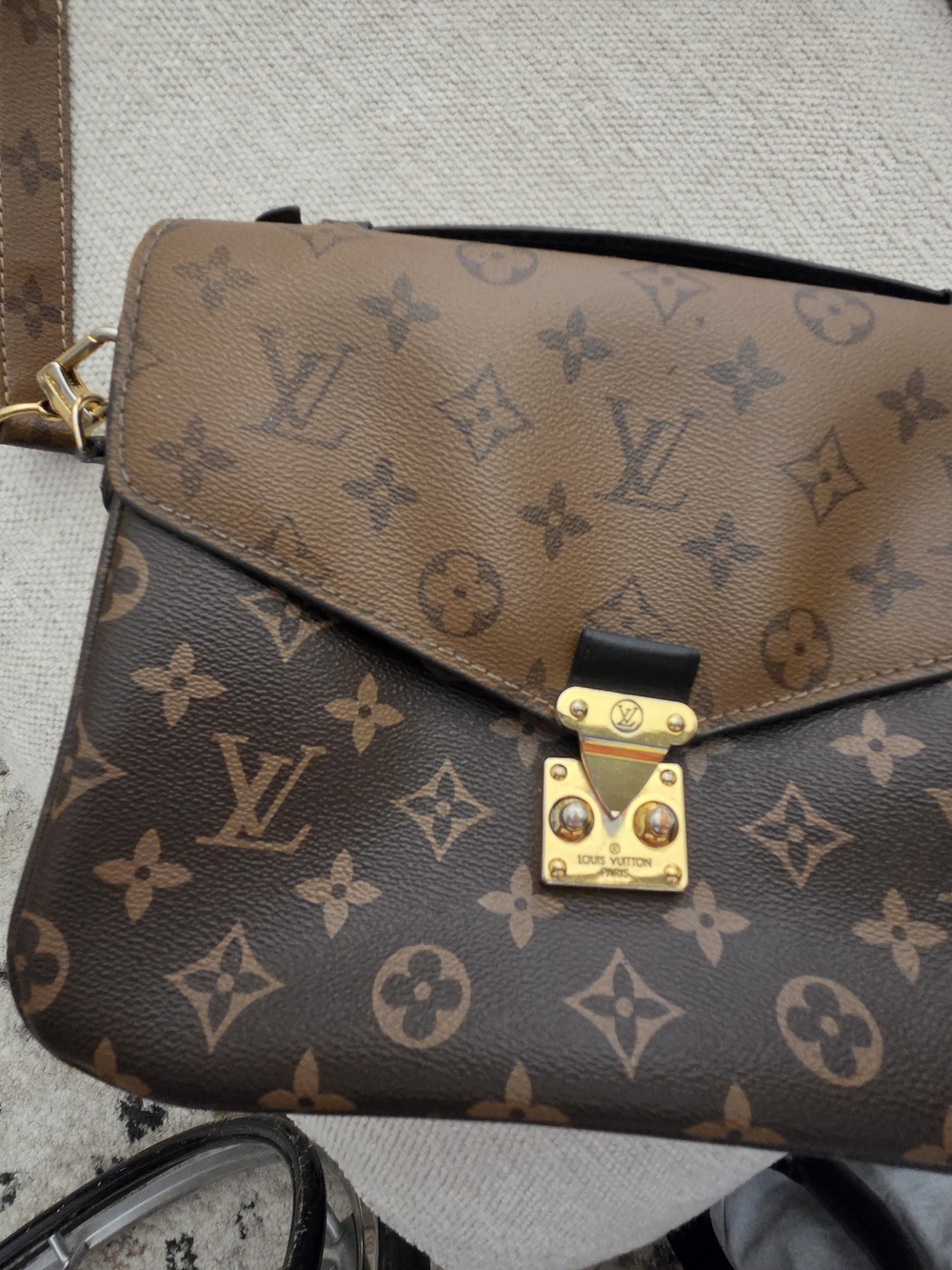 Louis Vuitton Reverse  Monogram Pochette Metis Shoulder Bag - Picture 3 of 11